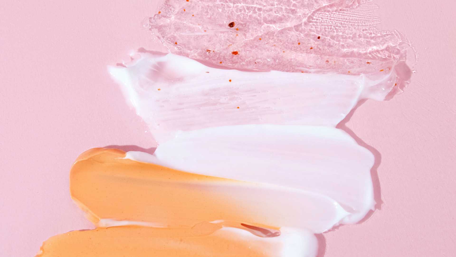 crème sur fond rose