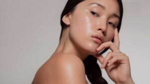 femme japonaise avec peau éclatante